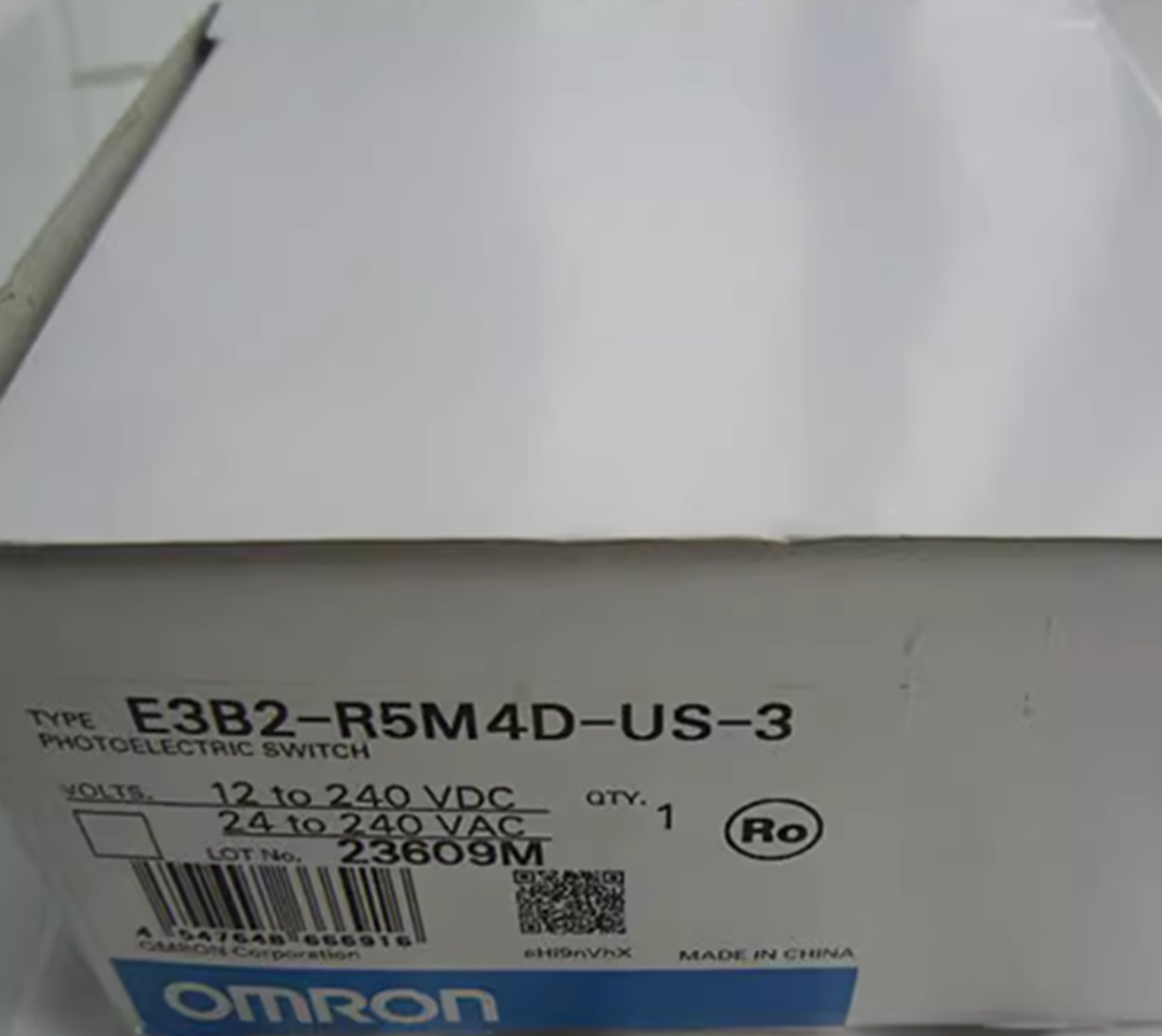 Omron E3B2-R5M4D-US-3 Photoelectric Switch Sensor - OMRON