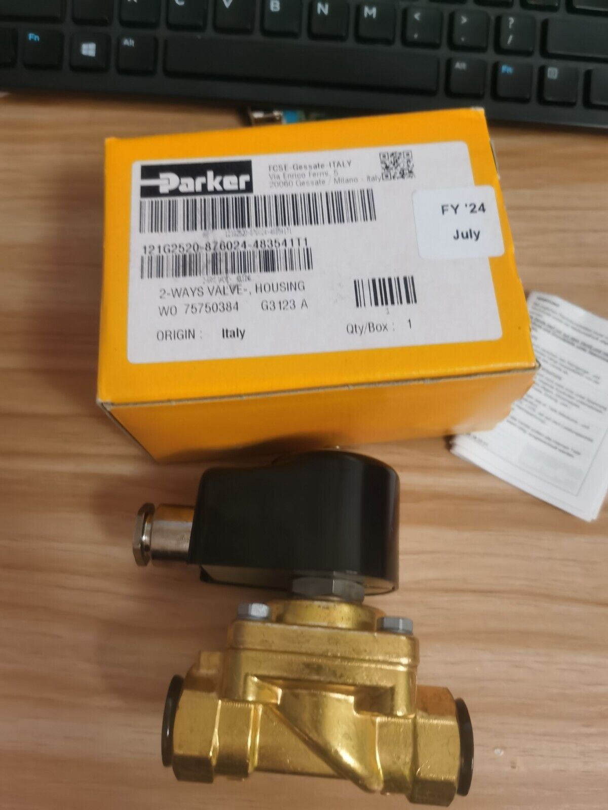 new 1PC Parker 121G2520 230V 2-Ways Valve - PARKER