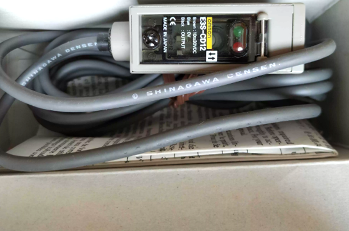 Omron Automation E3S-CD12 Reflective Photoelectric Switch Sensor 30V 2M - OMRON AUTOMATION