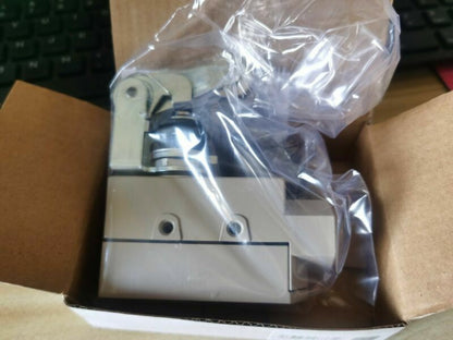 1PCS Omron ZE-NA2-2 ZENA22   Limit Switch - Free Shipping #OM