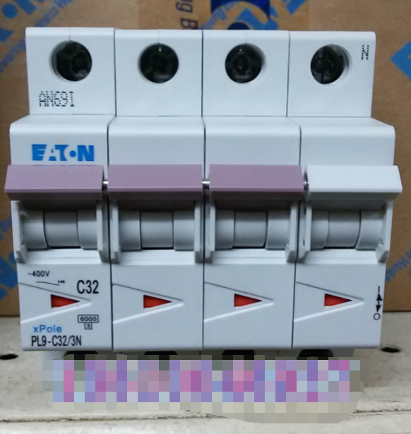 new 1PCS  Eaton Moeller  PL9-C32/3N Circuit Breaker 3P+N 32A C-Type