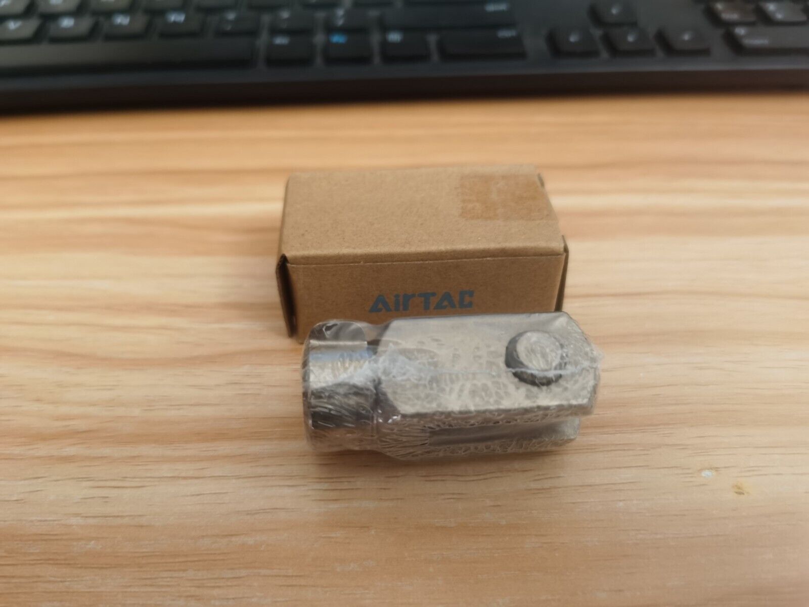 new 1PC AIRTAC F-M10X125Y FM10X125Y IN BOX - AIRTAC