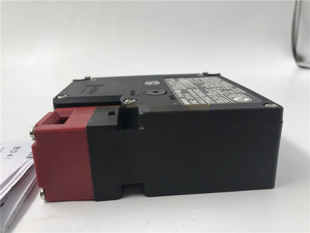 1pcs For Omron safety door switch D4NL-2GFG-B