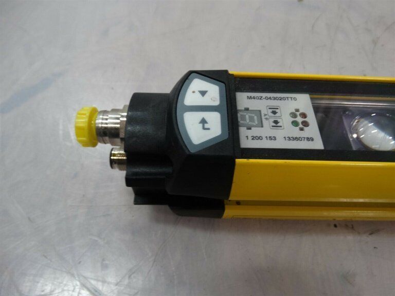 SICK M40Z-043020TT0 SENSOR 24 DC VOLTS (14879 - USED) - High-Performance Sensor Module for Industrial Applications - SICK