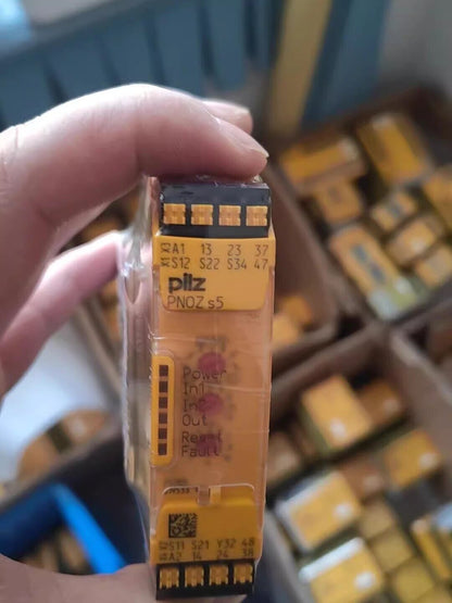 new 1pcs 750135 PILZ Safety Relay PNOZ S5 48-240VACDC 2 2 T - PILZ