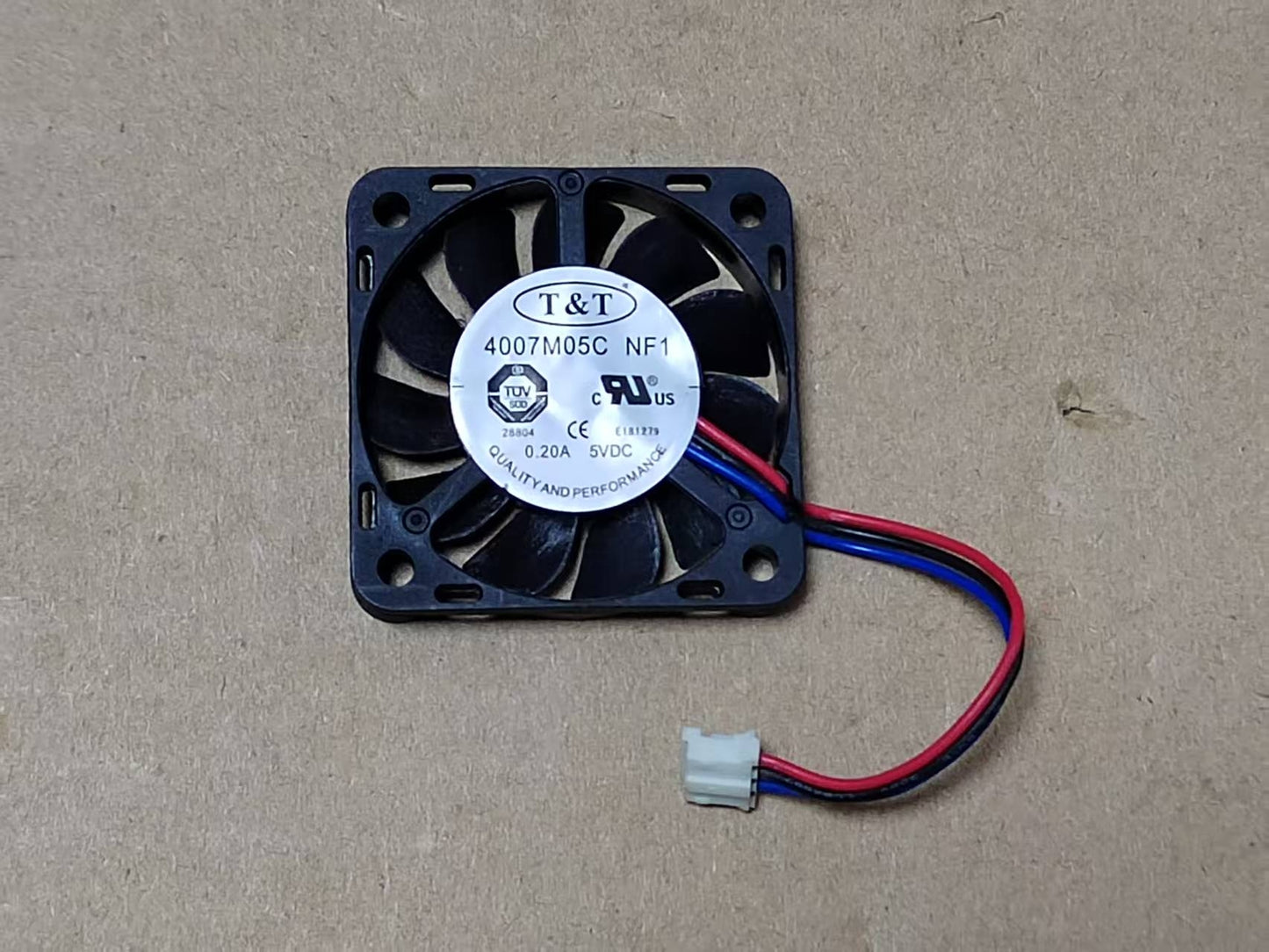 new 1pcs T&T 4007M05C NF1 5VDC 0.20A 4CM 40X40X7MM cooling fan