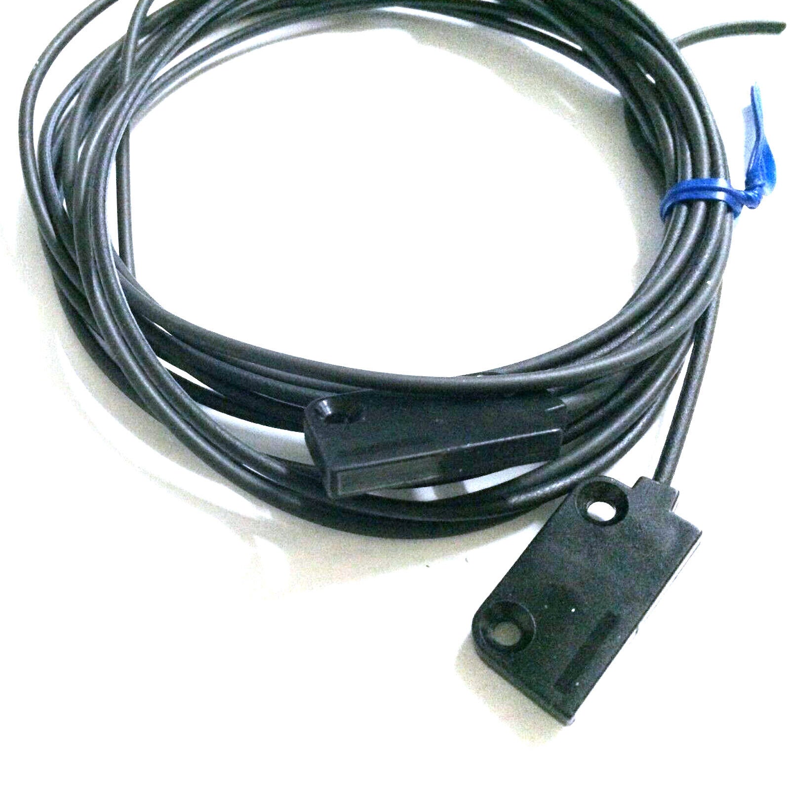 OMRON E32-T16PR Fiber Optic Sensor | High Sensitivity Optical Sensor for Temperature and Humidity Monitoring | Durable and Reliable for Industrial Applications - OMRON