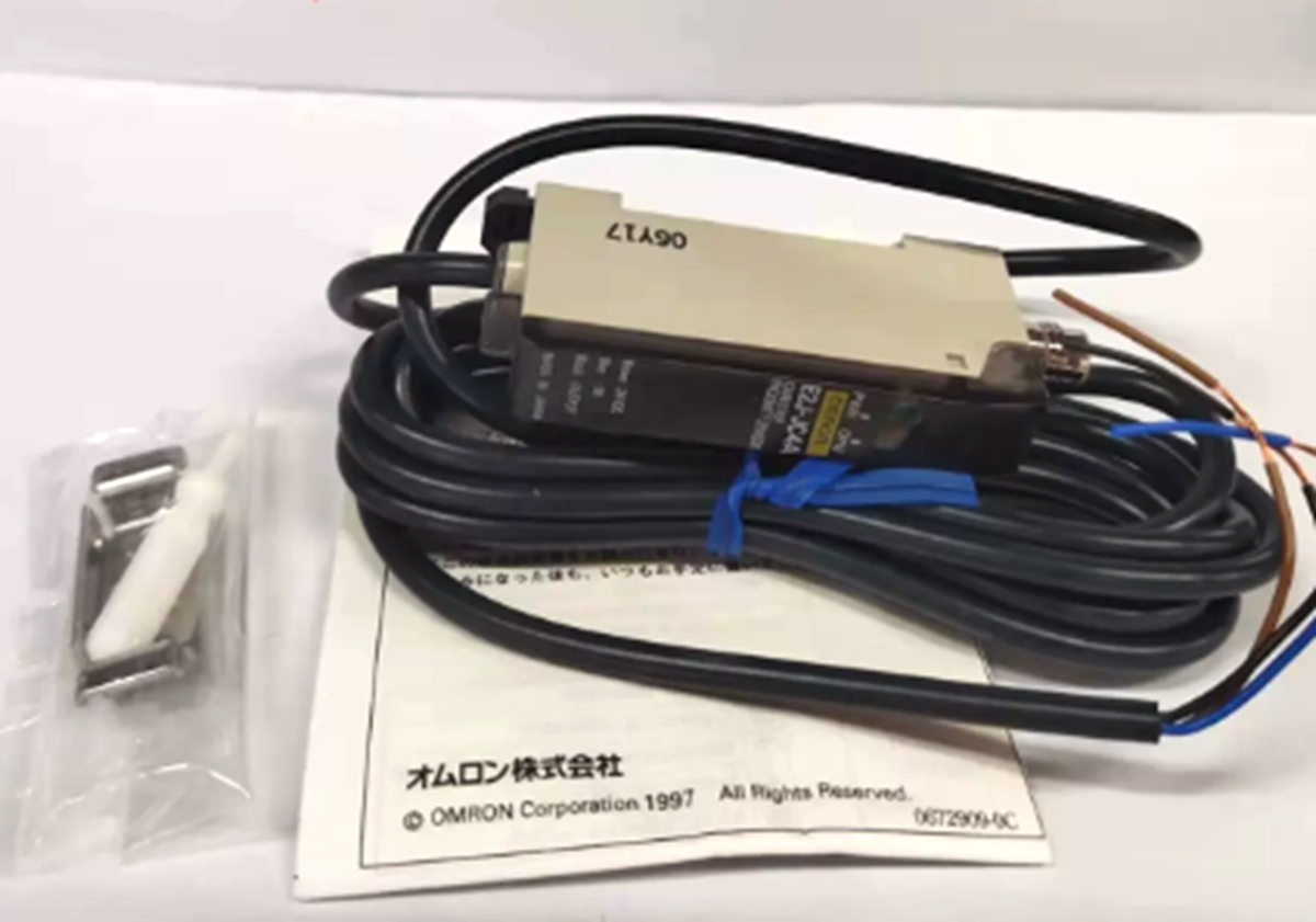 Omron E2J-JC4A Amplifier Proximity Sensor - High-Quality Detection - OMRON