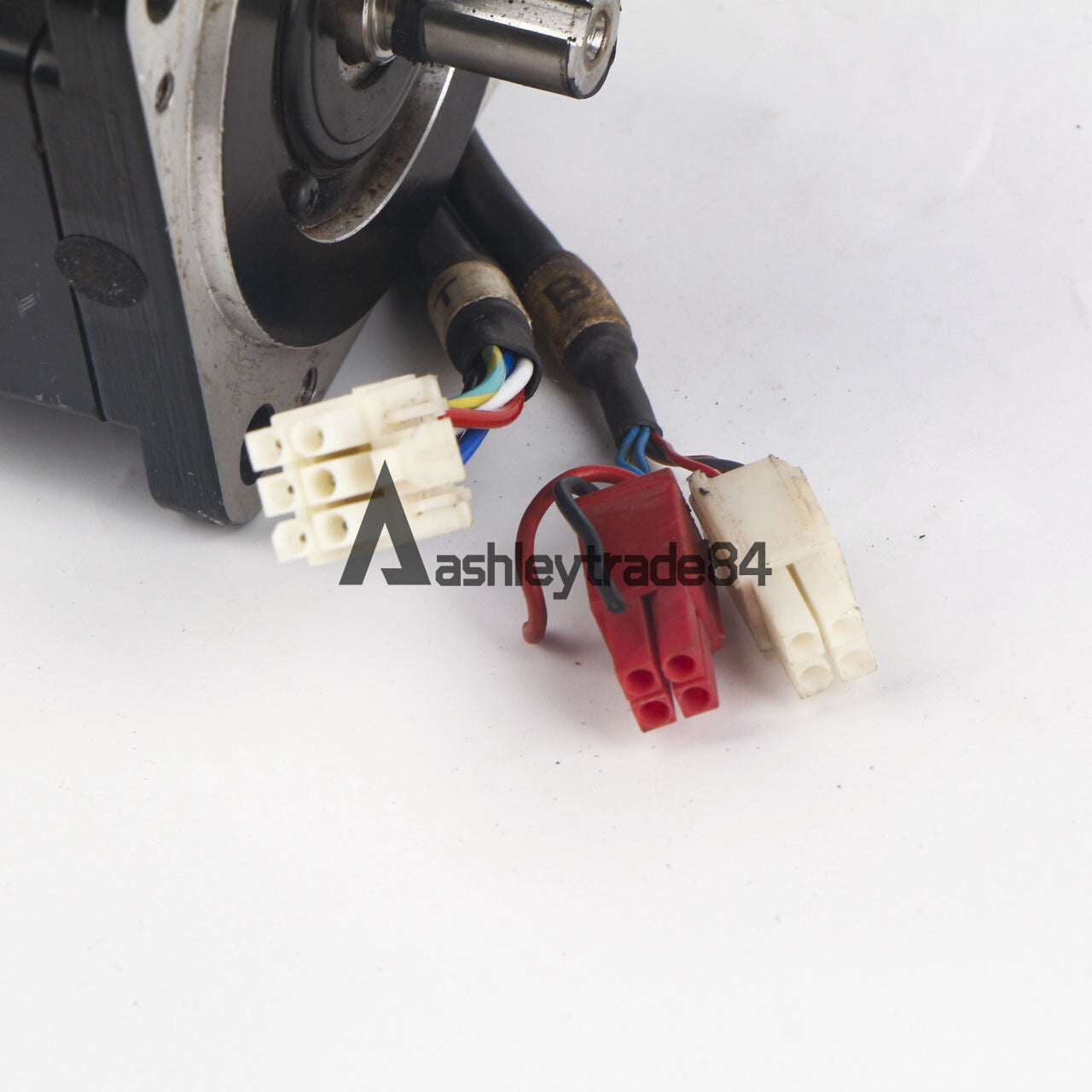 used 1PCS Yaskawa servo motor SGMPH-04A1A-YR51 SGMPH04A1AYR51