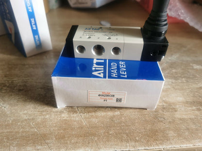 New 1PCS AirTAC 4HA230C-08 Hand Lever Valve - AIRTAC