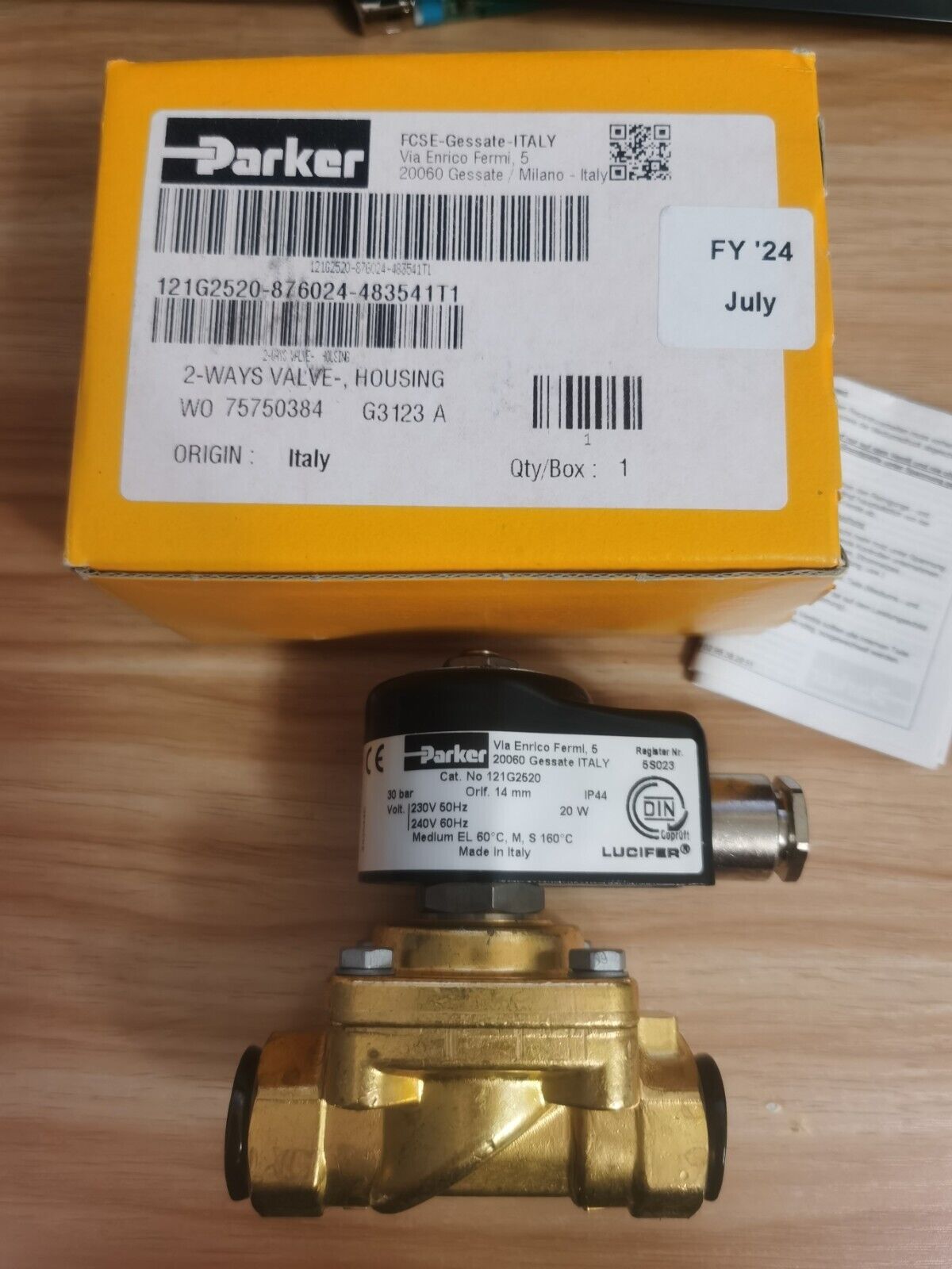 new 1PC Parker 121G2520 230V 2-Ways Valve - PARKER