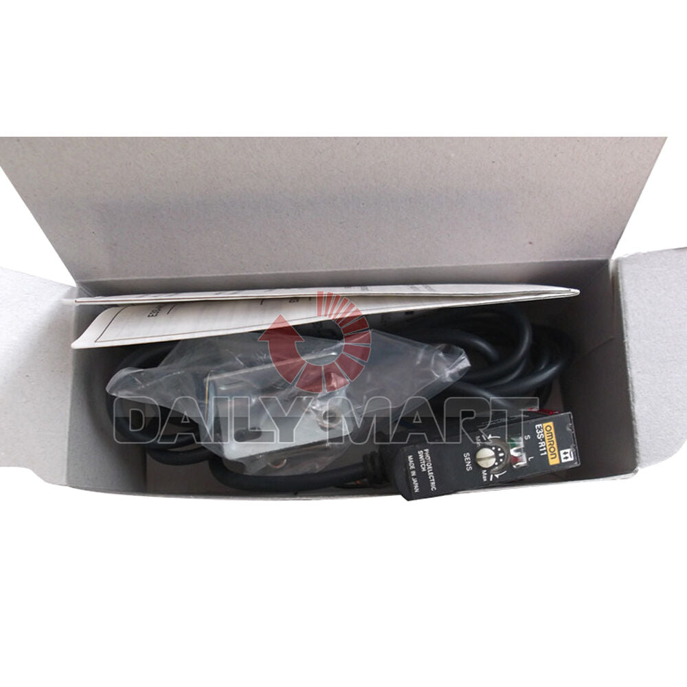 new OMRON Automation & Safety E3S-R11 10-30VDC Retro-Reflective Photoelectric Sensor
