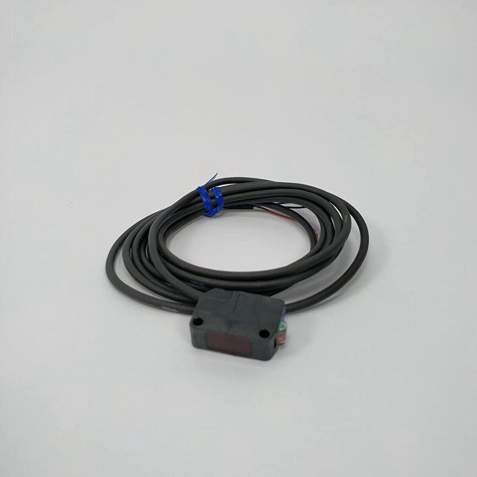 KEYENCE PZ2-61P Photoelectric Sensor - Precision Light Detection & Measurement - KEYENCE