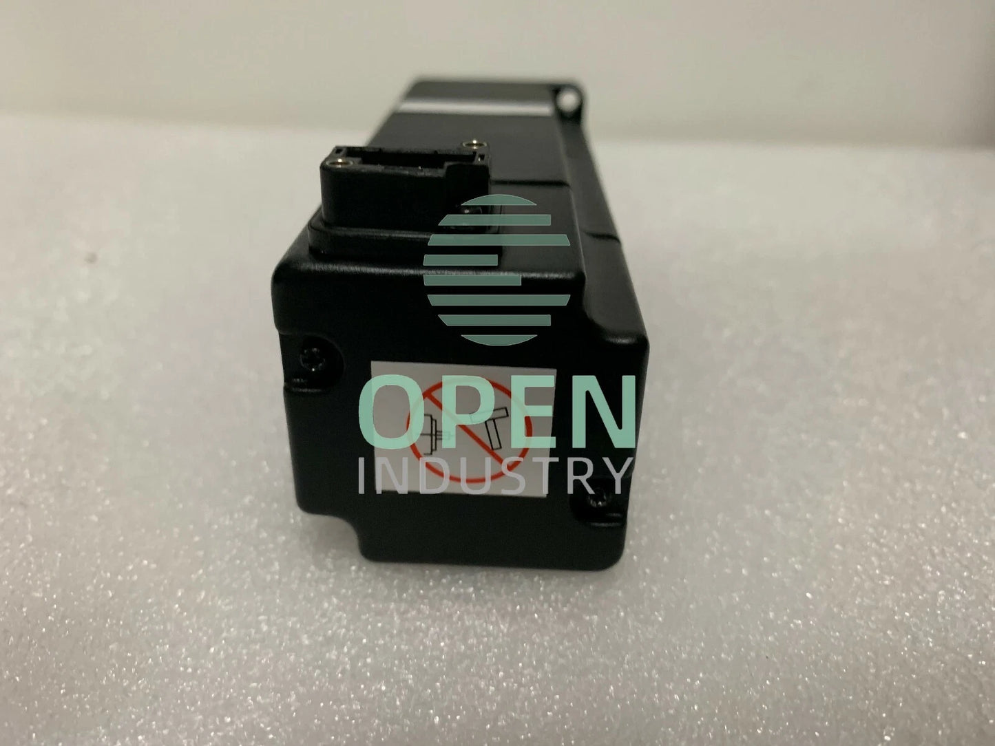 1PCS YASKAWA SGMAS-A5ACA21 AC SERVO MOTOR 3000RPM 0.66A 200V 50W