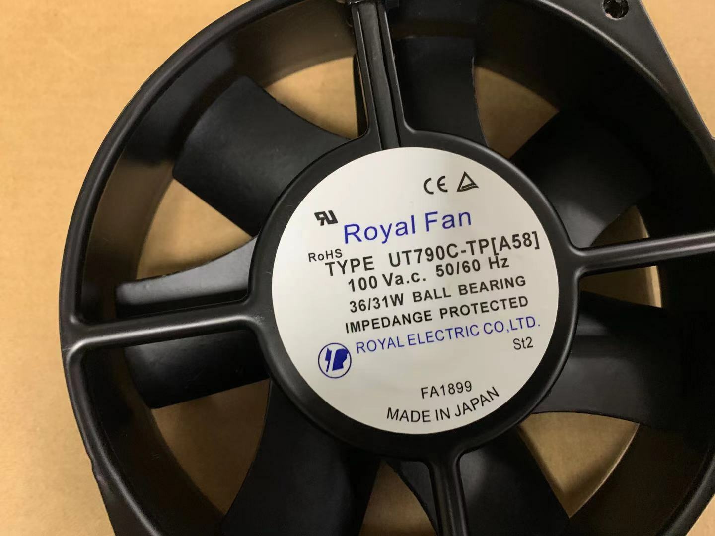 new FOR ROYAL FAN UT790C-TP[A58] axial flow cooling fan AC100V 36/31W 170*150*38mm