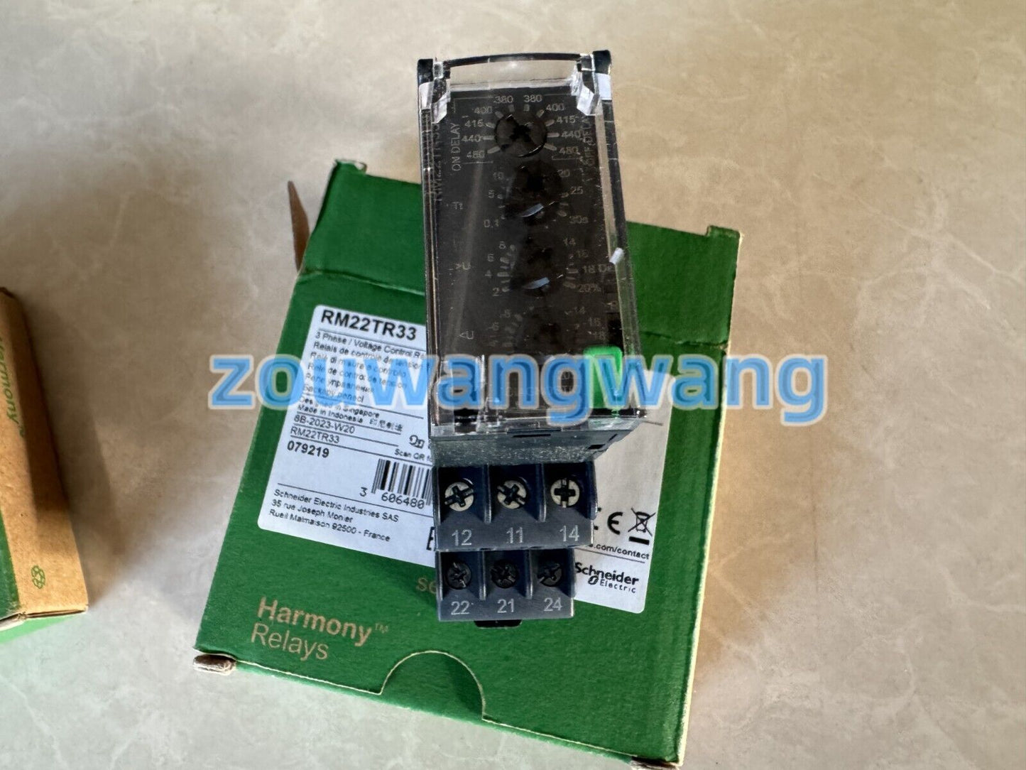 new Schneider RM22TR33 Voltage Control Relay