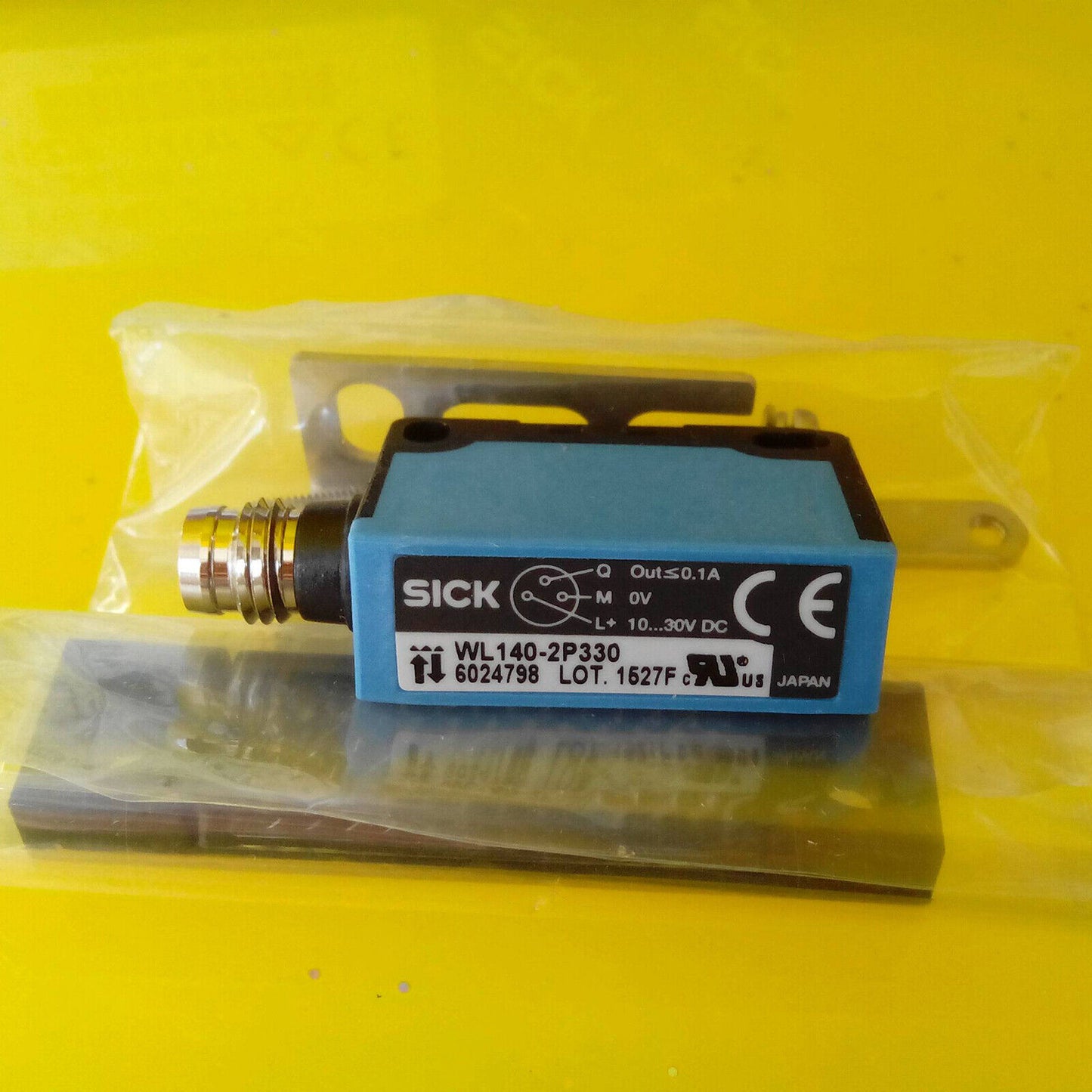 ONE SICK WL140-2P330 Photoelectric Switch - ONE SICK