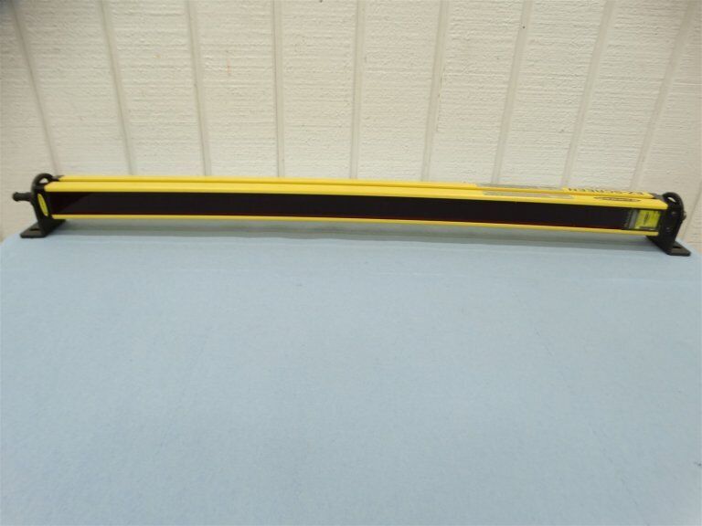 BANNER SLSCR30-600Q8 SAFETY CURTAIN LIGHT RECEIVER (63260 - USED) - BANNER