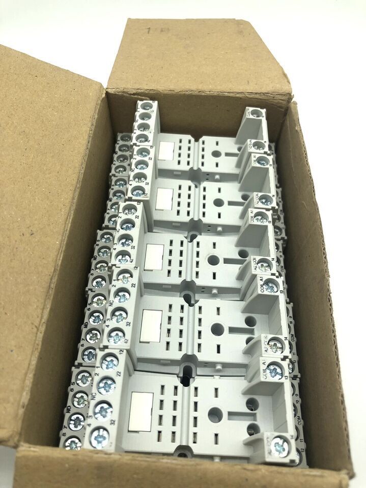 10PCS/1Box  ABB CR-M4SS CRM4SS Relay Bases In Box