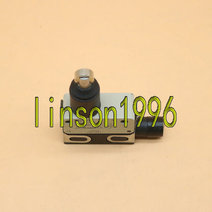 Omron D4E-1D10N Limit Switch - OMRON