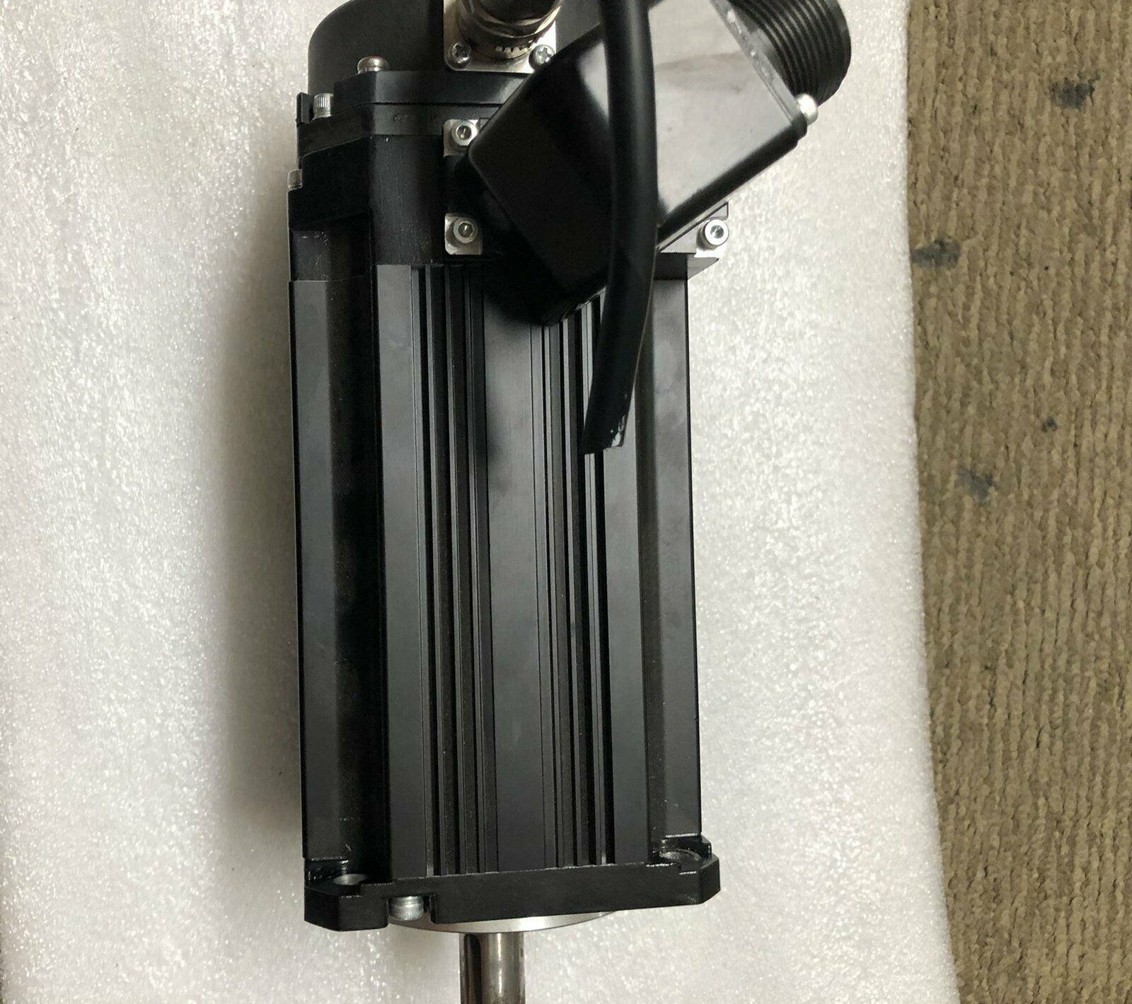 used ONE Mitsubishi Servo Motor HG-JR153 - In Good Condition - ONE