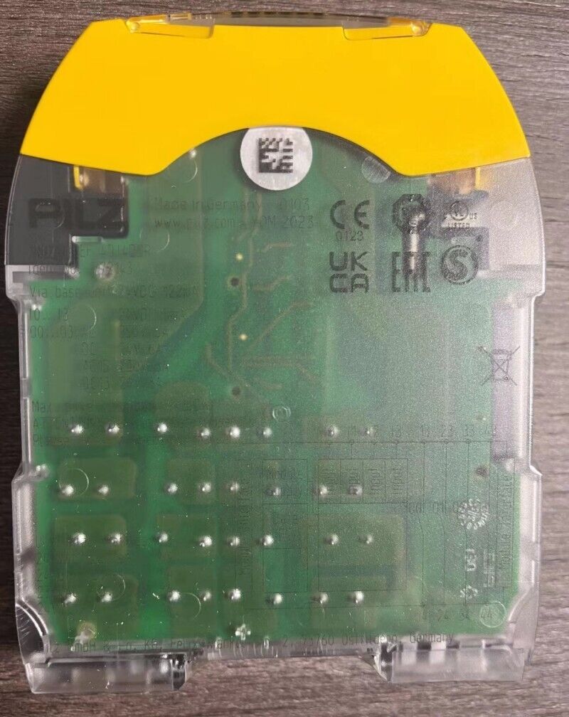 1PC PILZ PNOZ m EF 4DI4DOR Security Module 772143 - KOEED