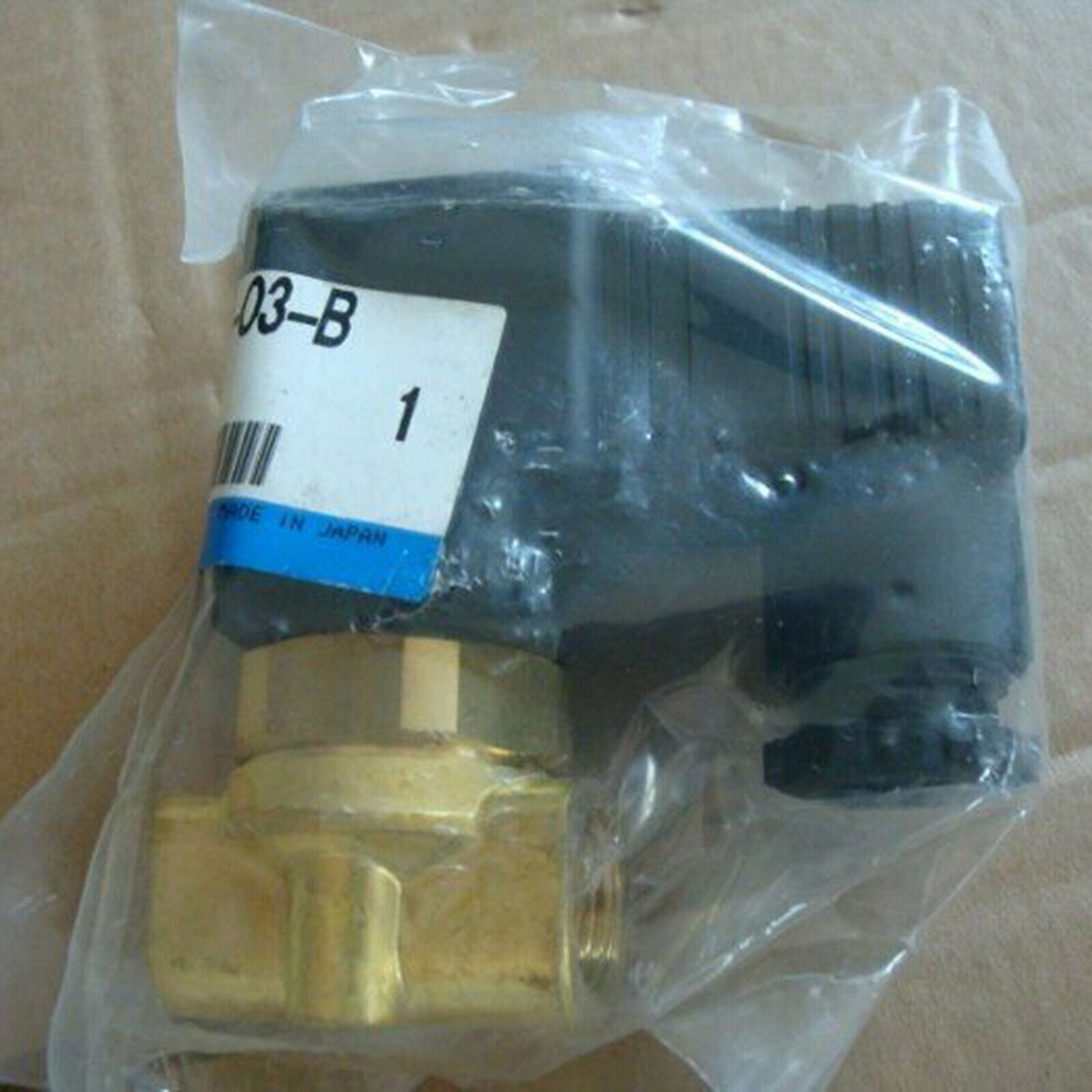 1PC SMC VCW31-5D-5-03-B Valve - SMC
