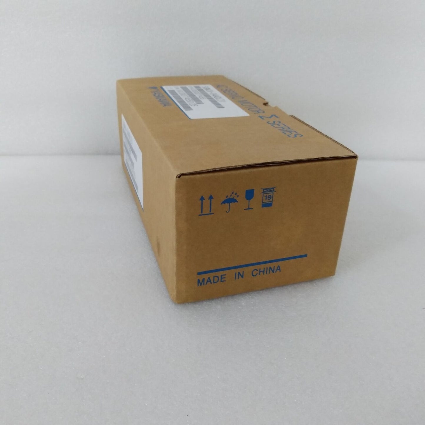 YASKAWA SERVO MOTOR SGMJV-04ADL21 - YASKAWA