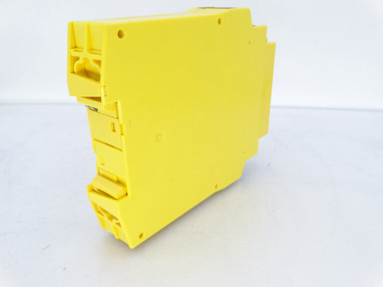 SICK UE410-MM3 RELAY Professional Industrial Relay with 24V DC Input and 1A Output - SICK
