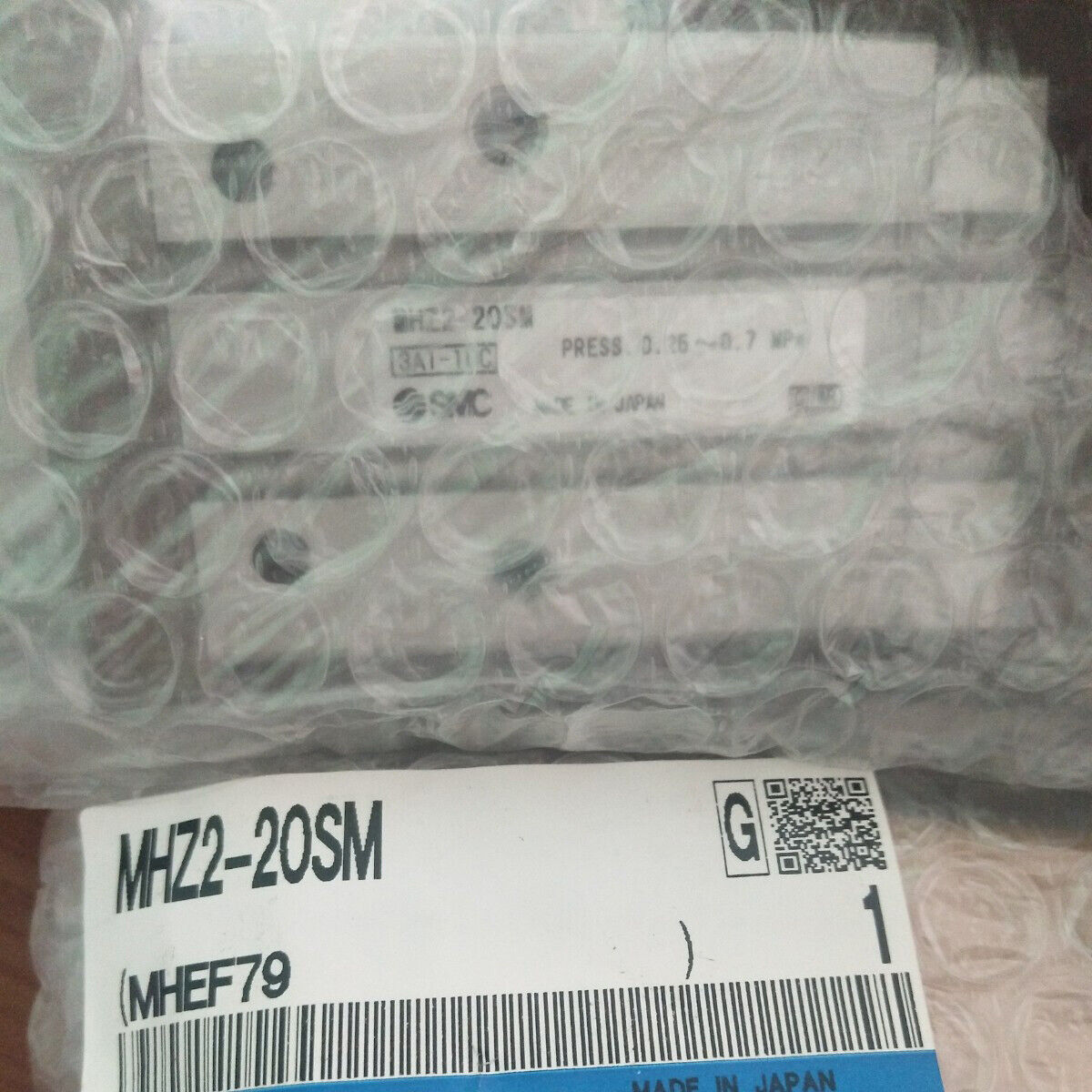 1PC SMC MHZ2-20SM Finger Cylinder - SMC