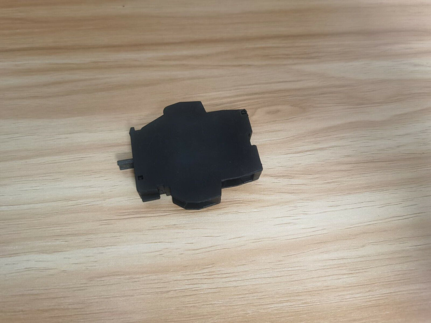 new 1PCS Eaton Moeller A22-EC02 A22EC02 Auxiliary Contact ,2NC - EATON MOELLER