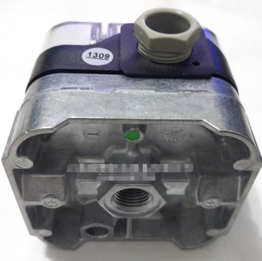 1PCS  DUNGS NB500A4 Pressure Switch In Box