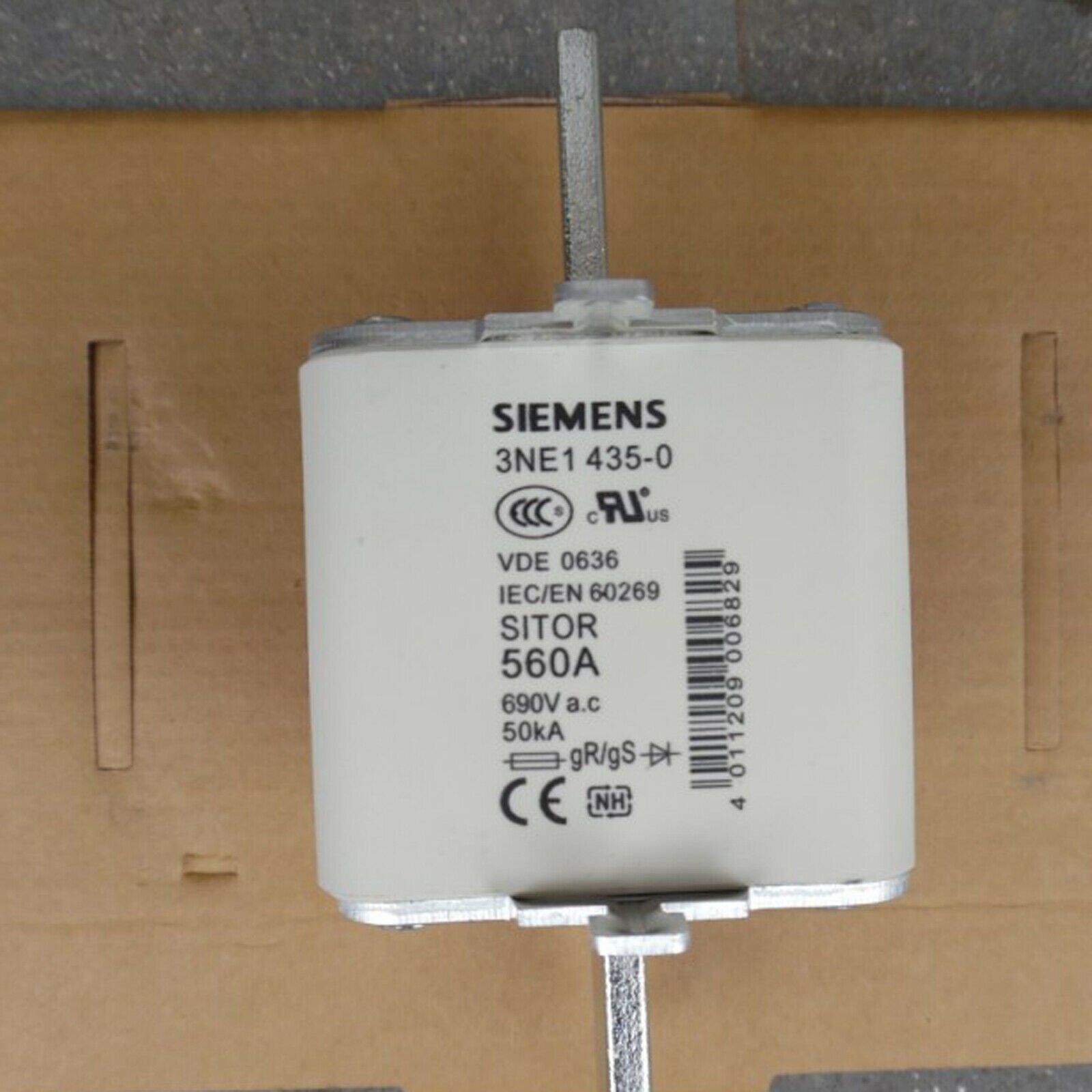 new 3X/BOXS  Siemens 3NE1435-0 3NE1 435-0 560A 690V 1 year