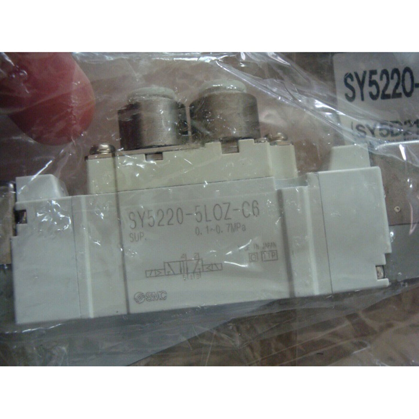 New One SMC Solenoid Valve SY5220-5LOZ-C6 - SMC