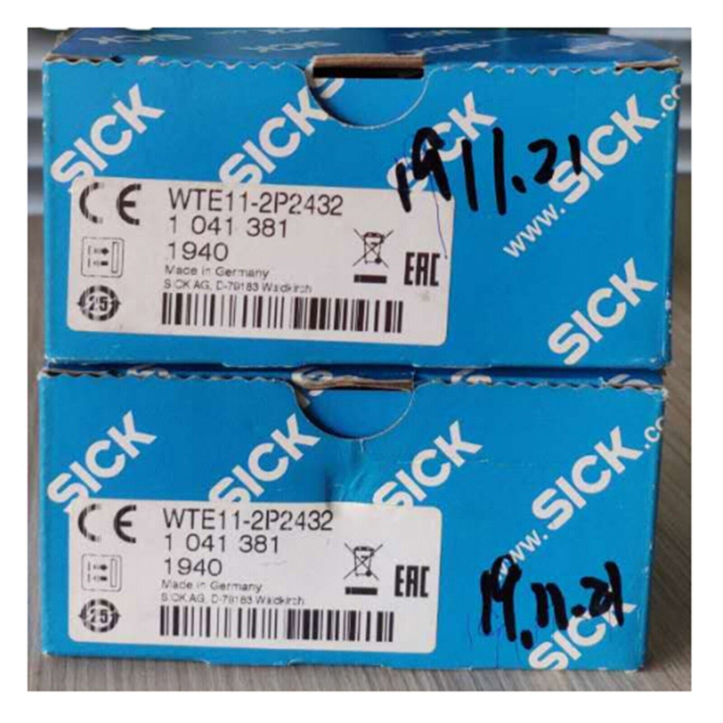 Model WTE11-2P2432 Photoelectric Sensor - SICK