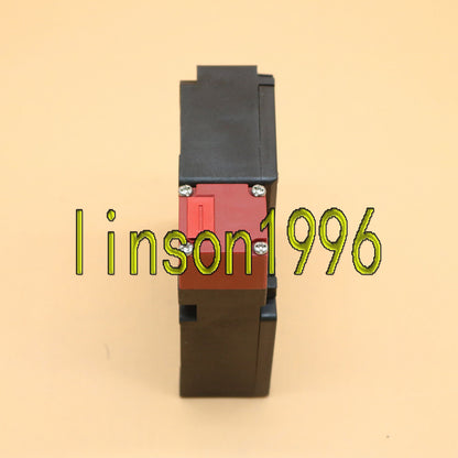 Omron Safety Door Switches D4NL-1DFA-BS-F - OMRON