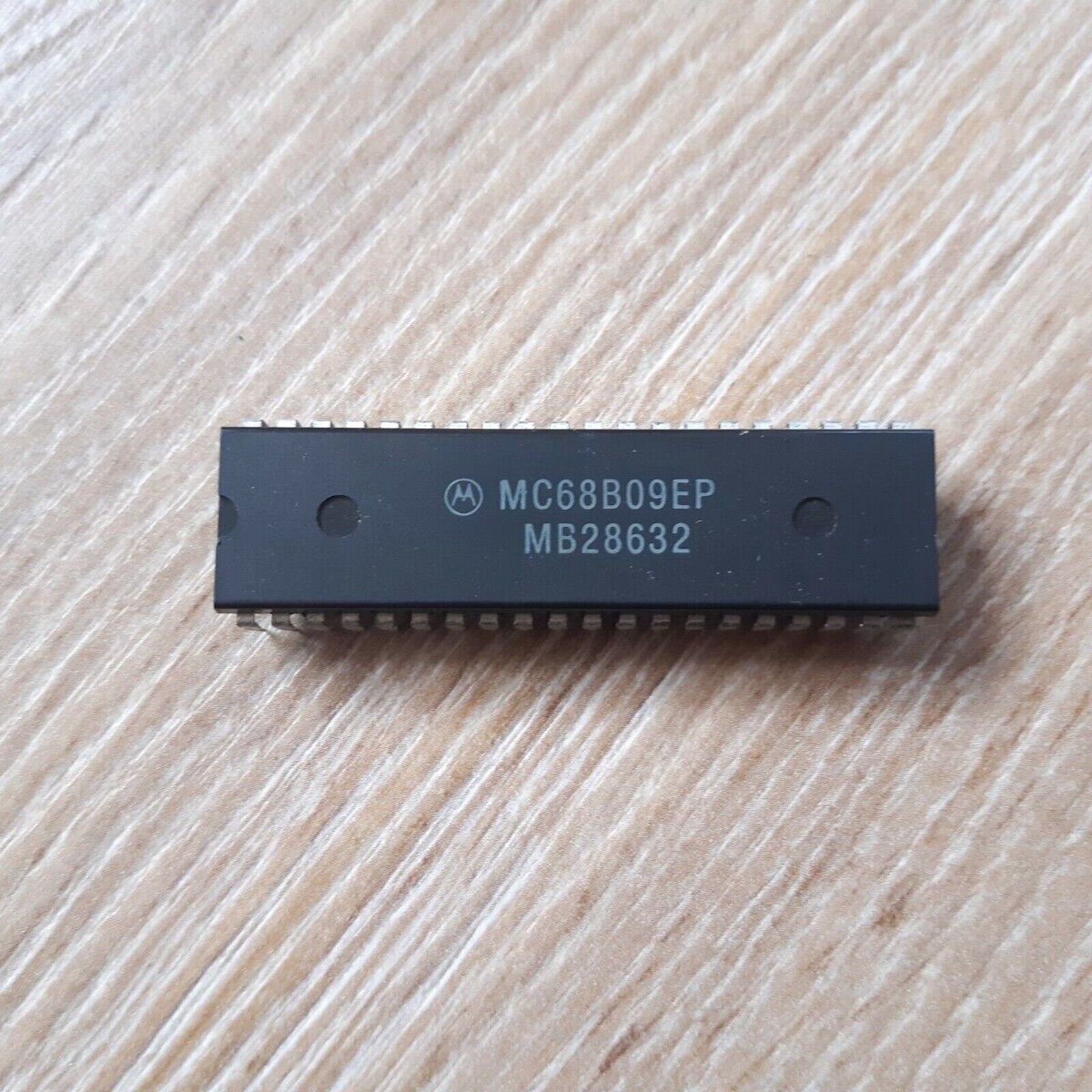 50PCS/ Motorola MC68B09EP DIP-40 8-Bit Micro processing Unit Motorola