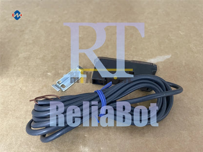 1pcs IN BOX Omron E3X-SD41