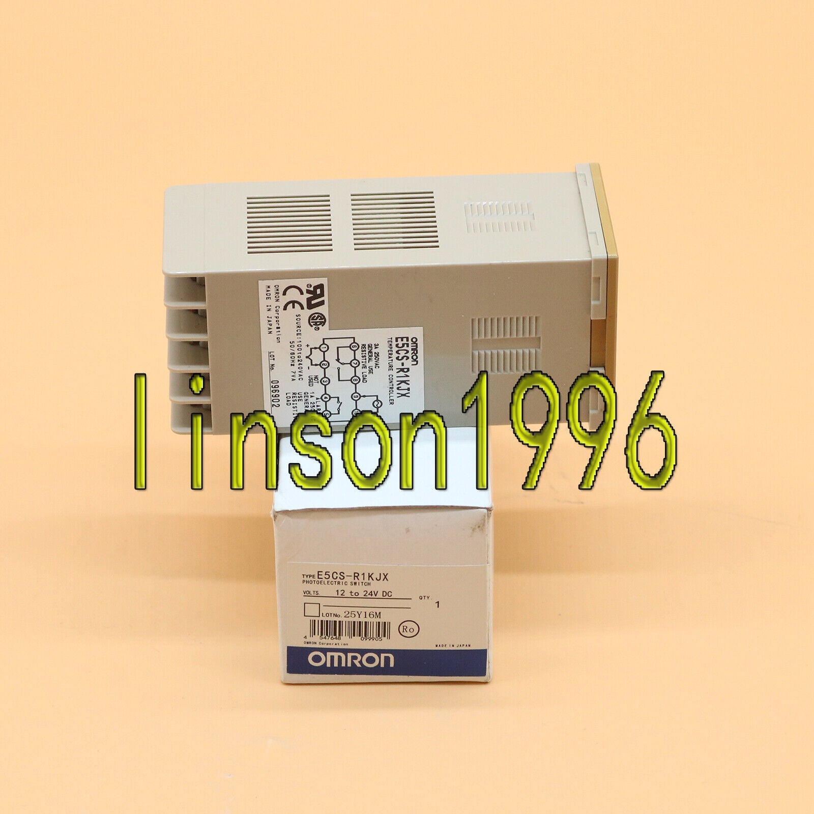 new ONE  Omron E5CS-R1KJX 100-240VAC Temperature Controller