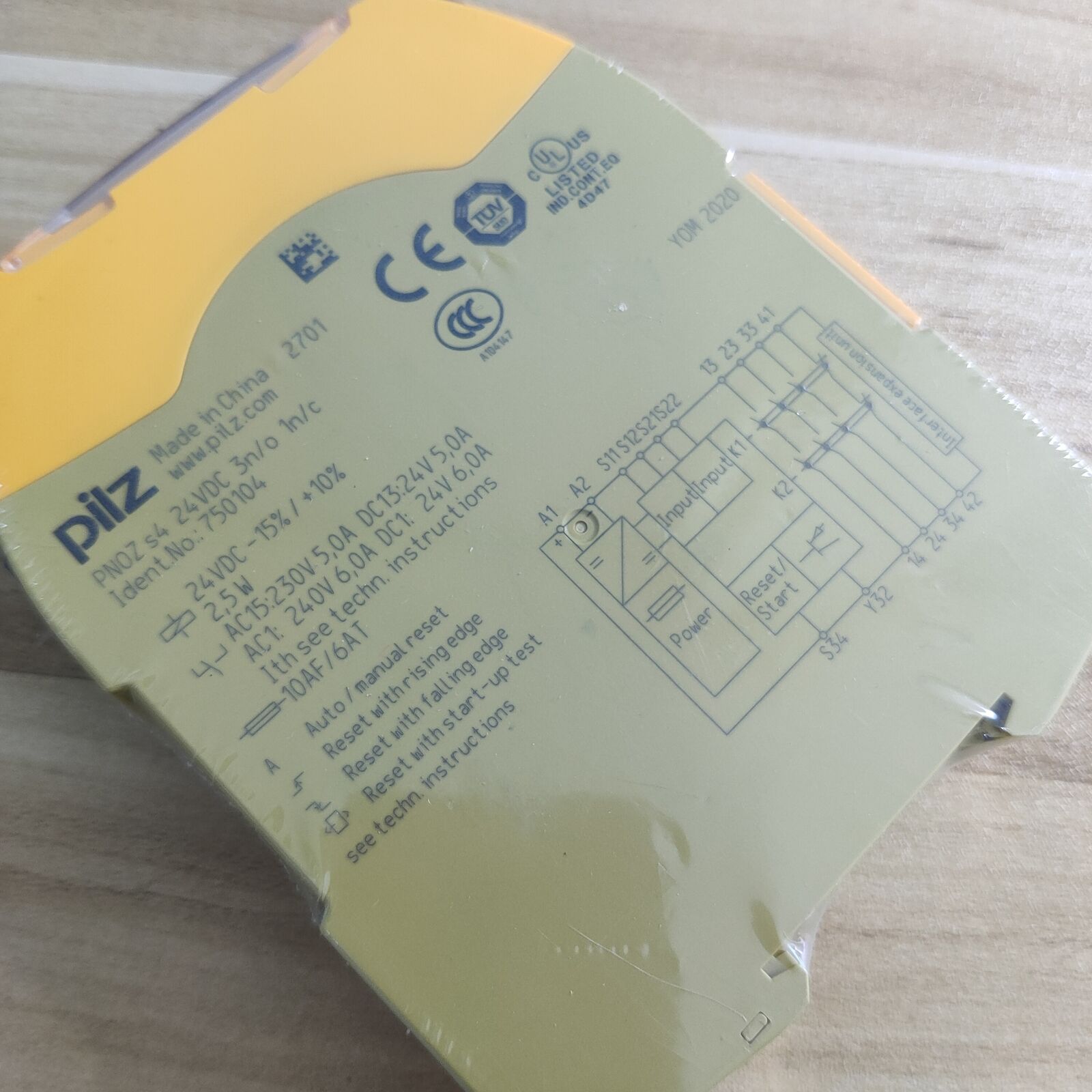 1PC 750104 PNOZ Safety Relay 24VDC 3P 1C - PILZ