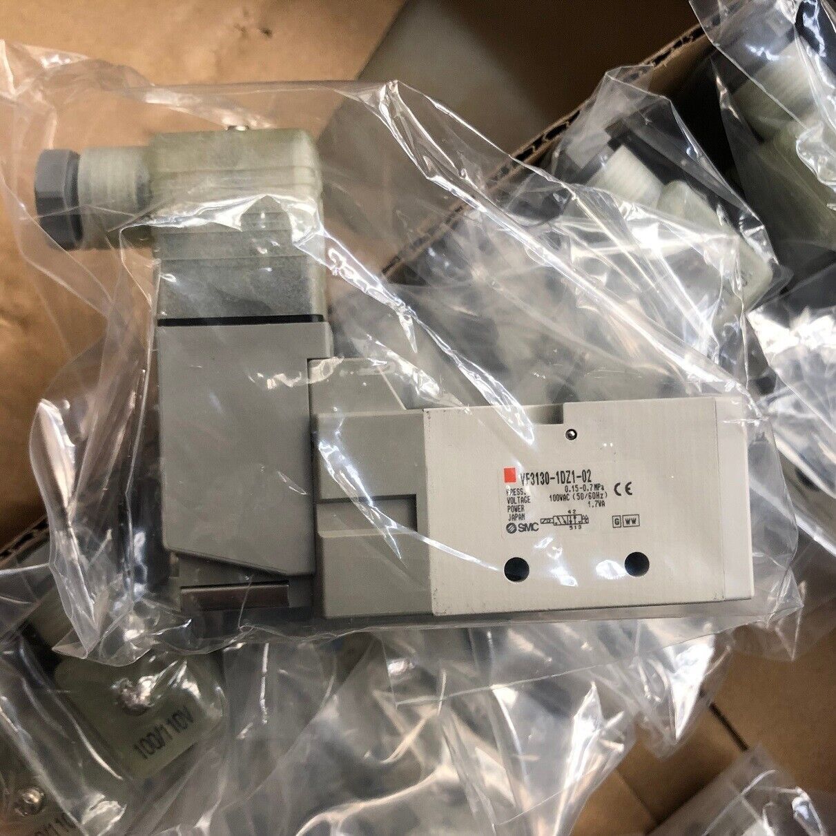 one smc solenoid valve VF3130-1DZ1-02 Fast Shipping