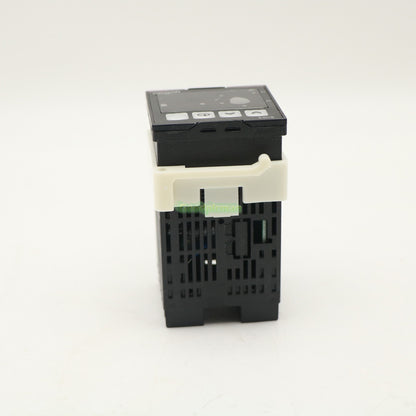 OMRON E5CS-R1KJX-520 Temperature Controller 1/16 DIN with Relay Output