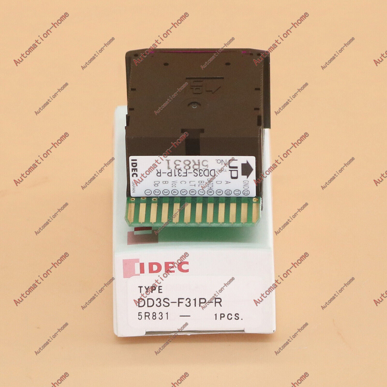 new 1PC  IDEC DD3S-F31P-R red positive logic digital tube spot stock