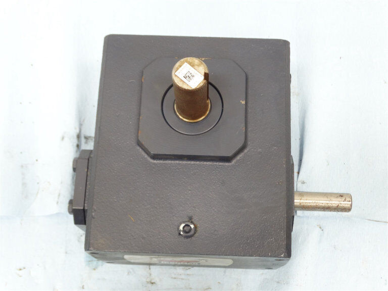 IRONMAN GEAR REDUCER GRL-B826-25-L USED GROVE GEAR GRL8260018 - GROVE GEAR