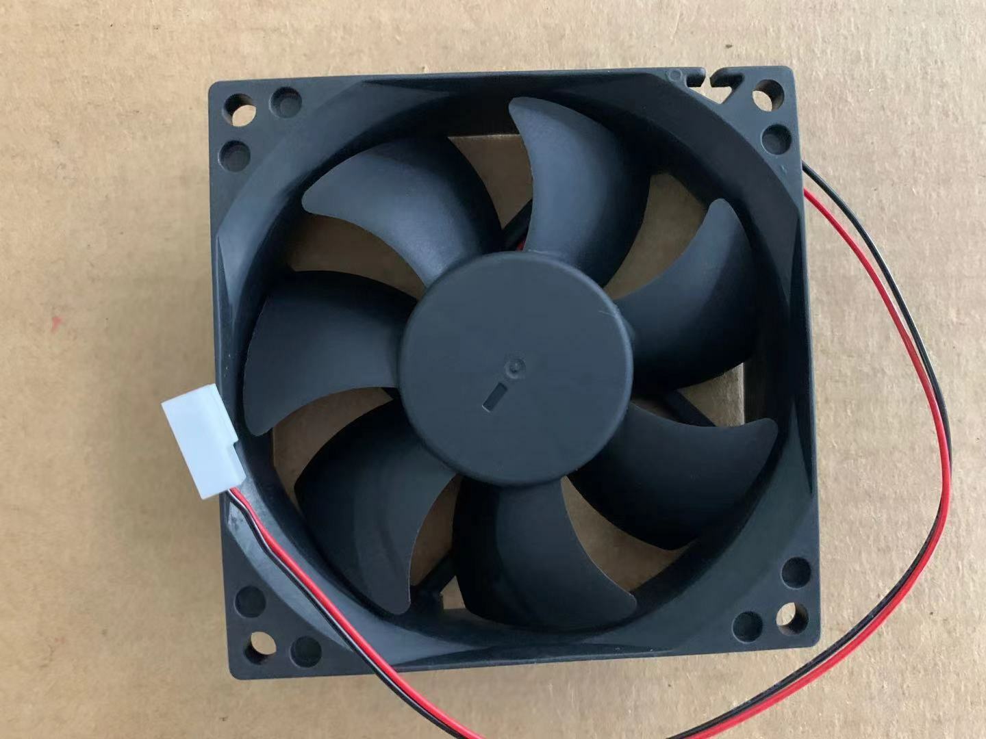 new AVC 8CM DS08025R12U DC 12V 0.7A 80*80*25mm 8CM 2-wire CPU cooling fan