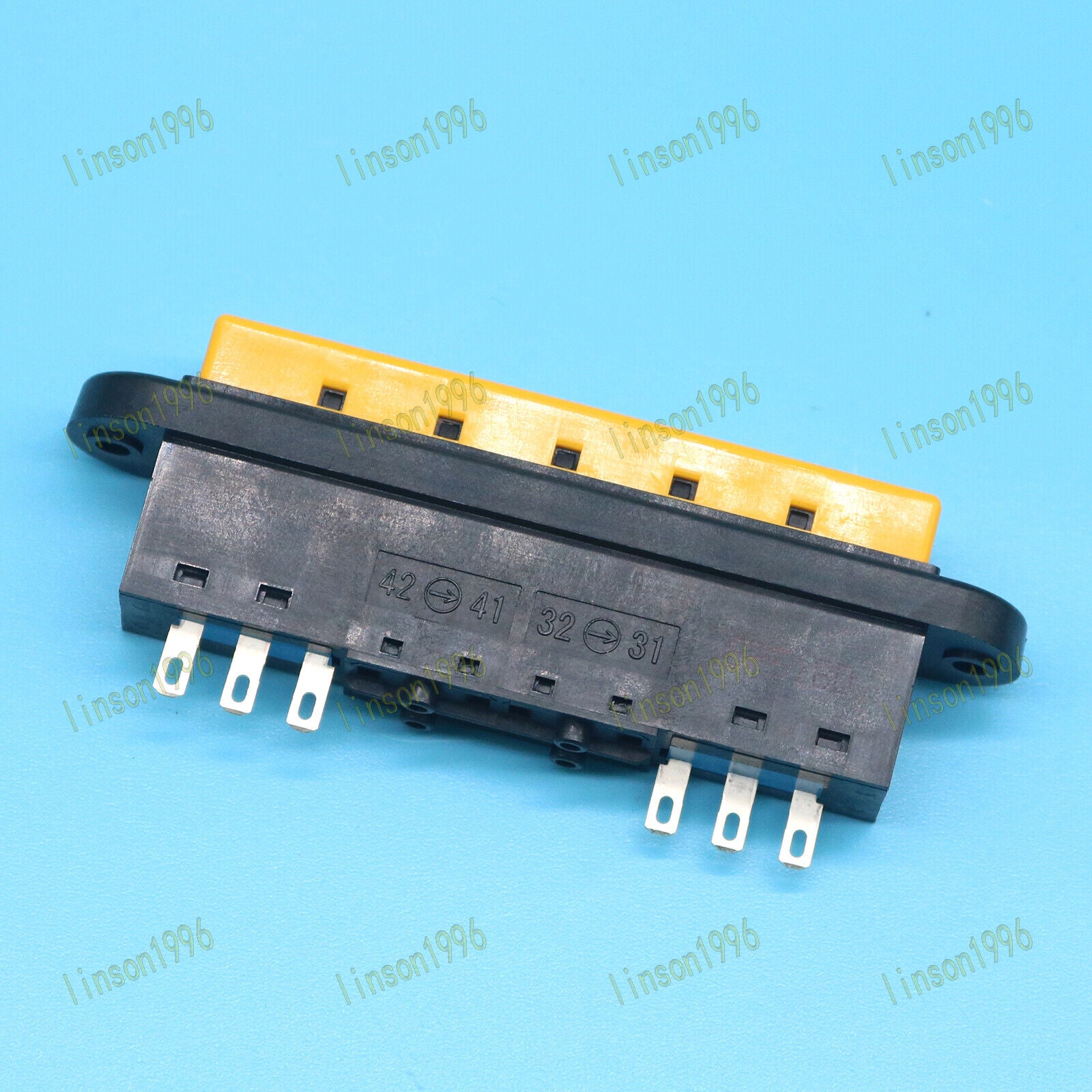 1PCS Robot Enable Switch Module IDEC HE2B-M2 Industrial Controller with 4-20MA Input Output - IDECCUBE