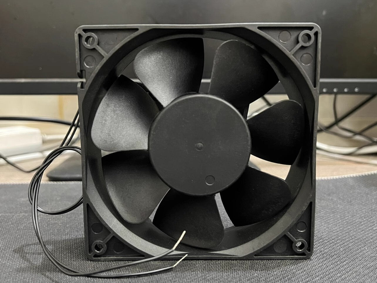 1PCS E12B23MWBL00 230V 0.04A 12038 Silent Cooling Fan