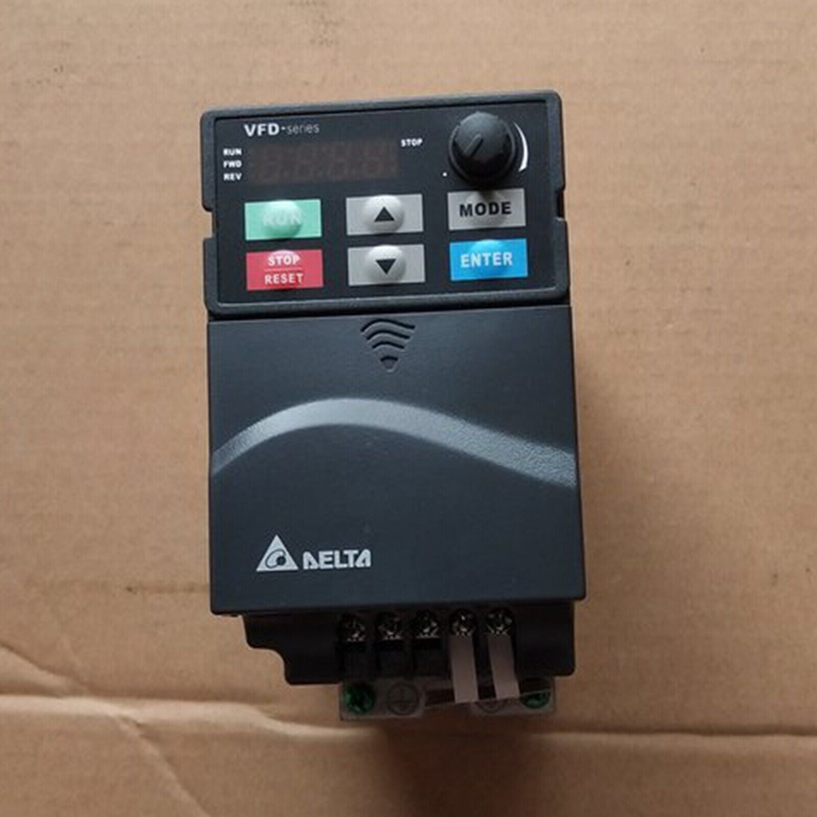 new  DELTA VFD007E21T Inverter 220V DELTA