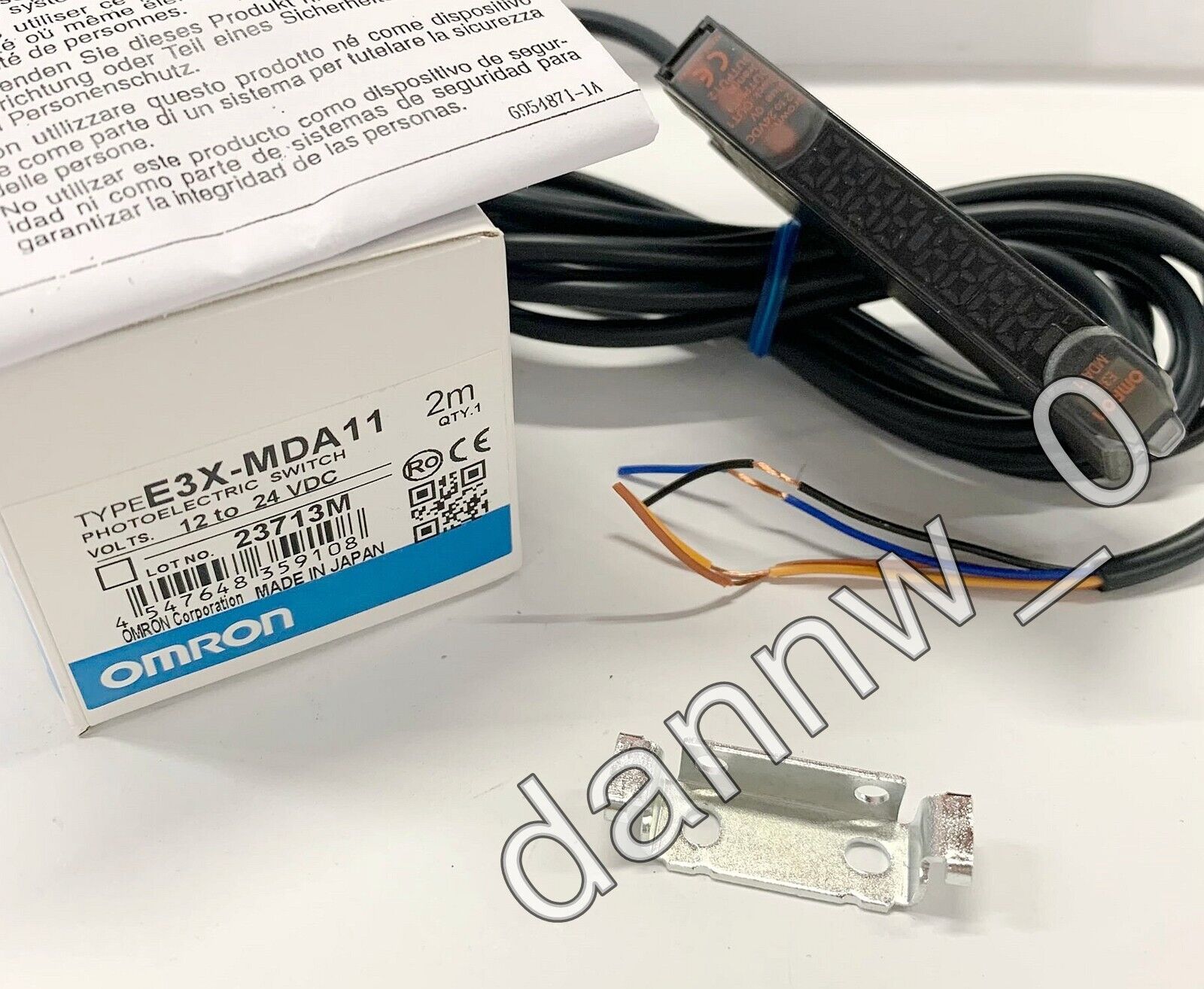 OMRON E3X-MDA11 Photoelectric Sensor Switch - OMRON