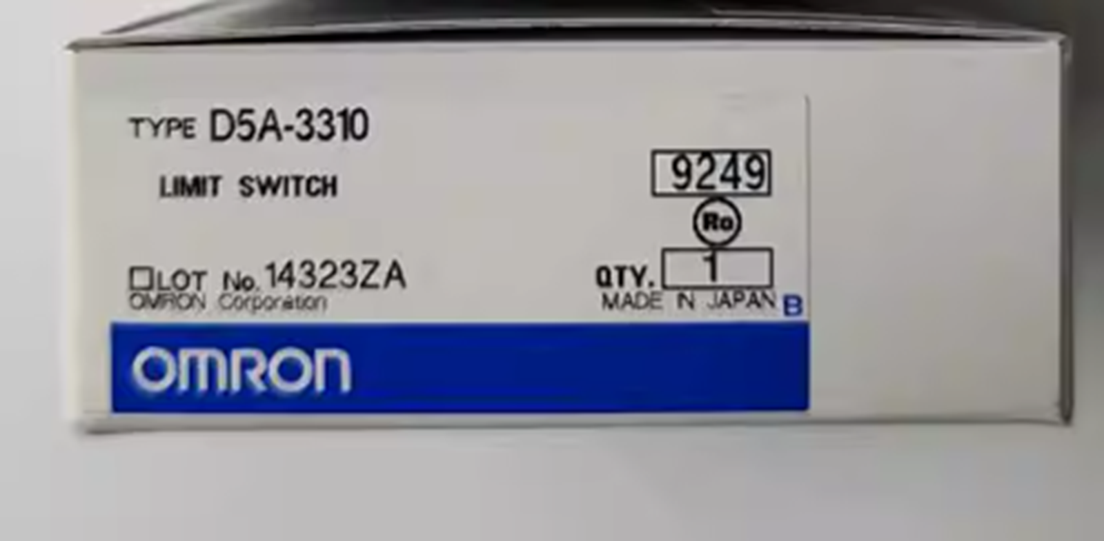 Omron High-Precision Switch D5A-3310 Pin Plunger M8 Output - OMRON